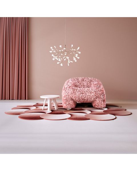 Moooi Carpets Teppich Ellipse Crest, Farbe Rosewood Dream im Raum