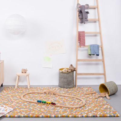 Myfelt Filzkugelteppich Liese, ein perfekter Spielteppich im Kinderzimmer